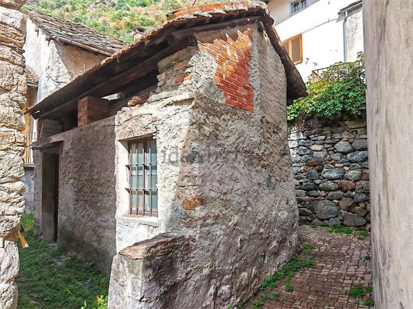 casa indipendente in vendita a Carema