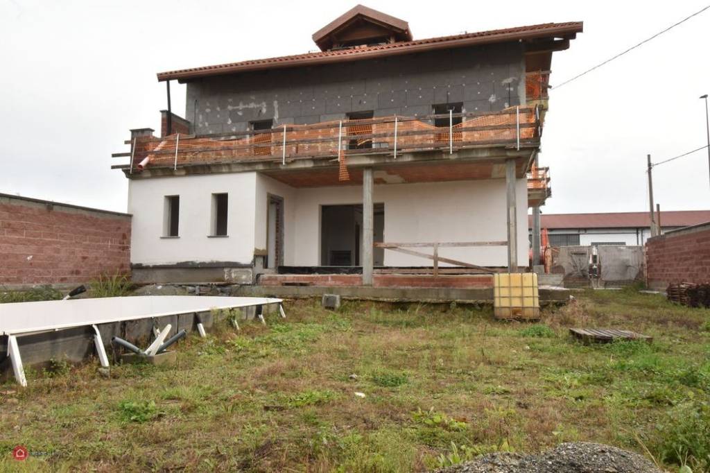 casa indipendente in vendita a Carignano