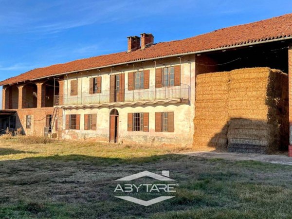 casa indipendente in vendita a Carignano