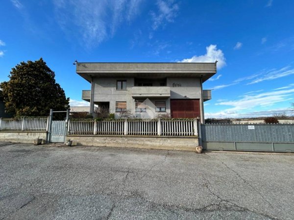 casa indipendente in vendita a Carignano