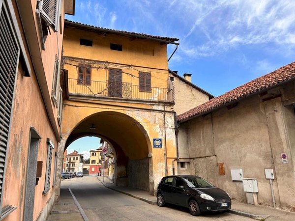 negozio in vendita a Carignano