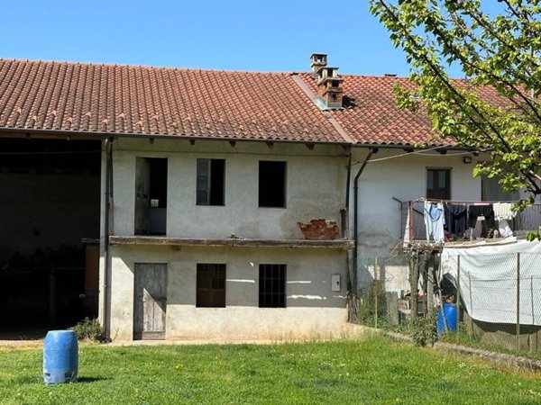casa indipendente in vendita a Carignano