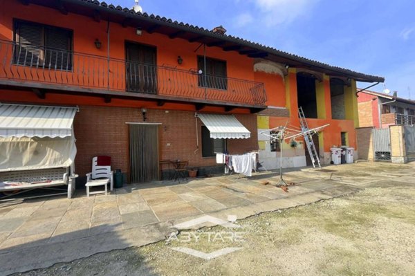 casa indipendente in vendita a Carignano