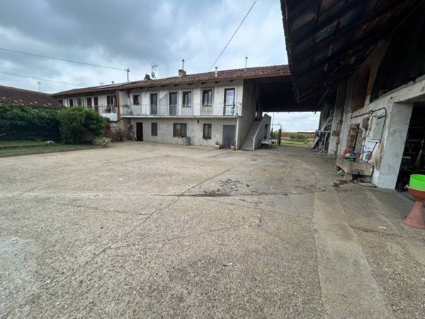 casa indipendente in vendita a Carignano