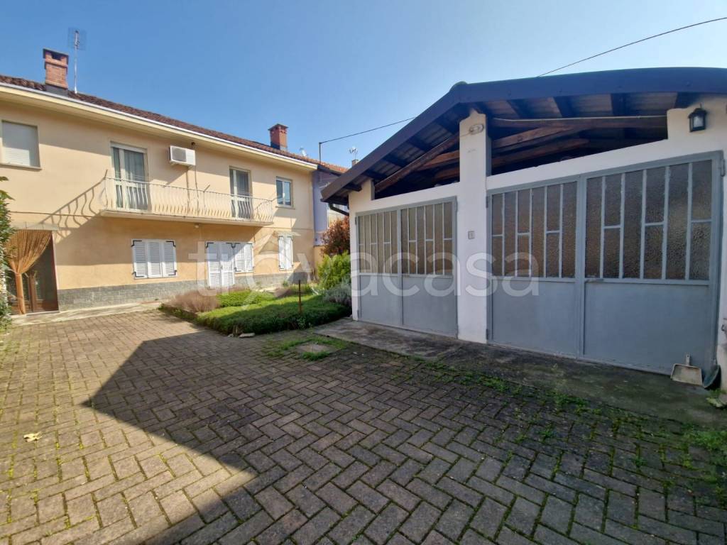 casa indipendente in vendita a Carignano