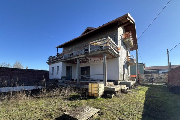 casa indipendente in vendita a Carignano