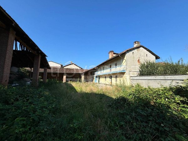 casa indipendente in vendita a Carignano