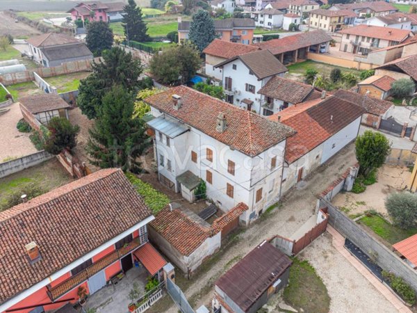 casa indipendente in vendita a Carignano