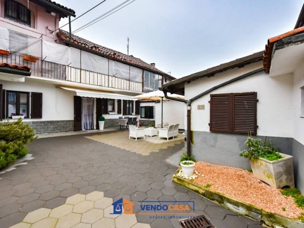 casa indipendente in vendita a Carignano