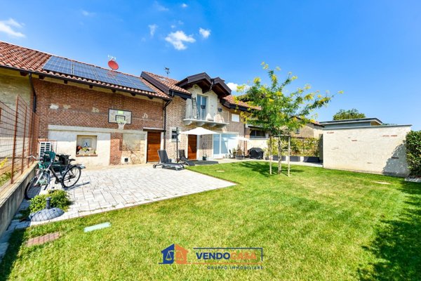 casa indipendente in vendita a Carignano