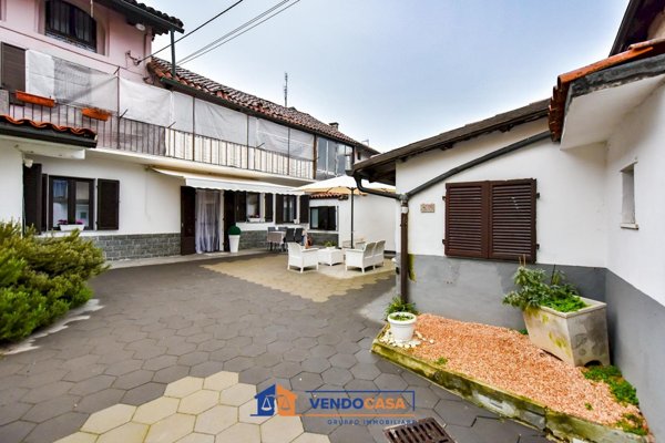 casa indipendente in vendita a Carignano