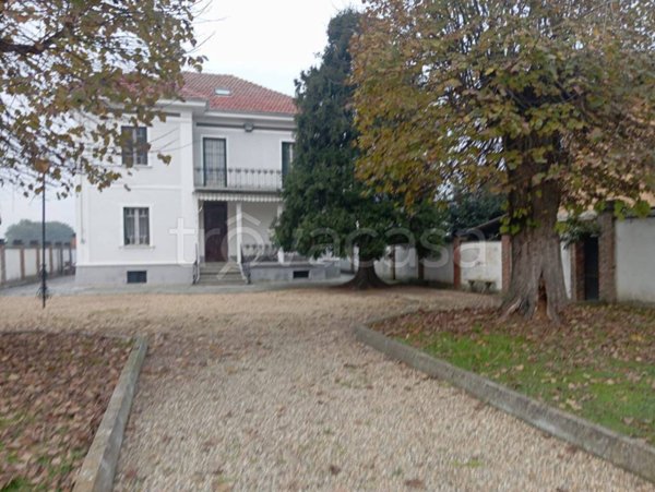 casa indipendente in vendita a Carignano