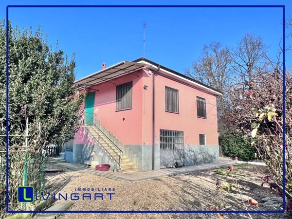 casa indipendente in vendita a Carignano