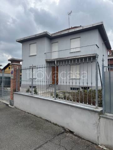 casa indipendente in vendita a Carignano