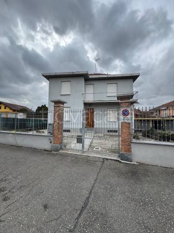 casa indipendente in vendita a Carignano