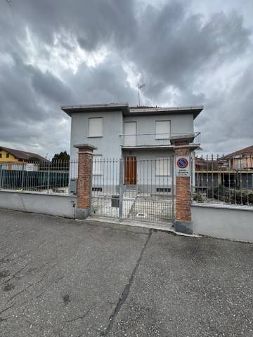 casa indipendente in vendita a Carignano