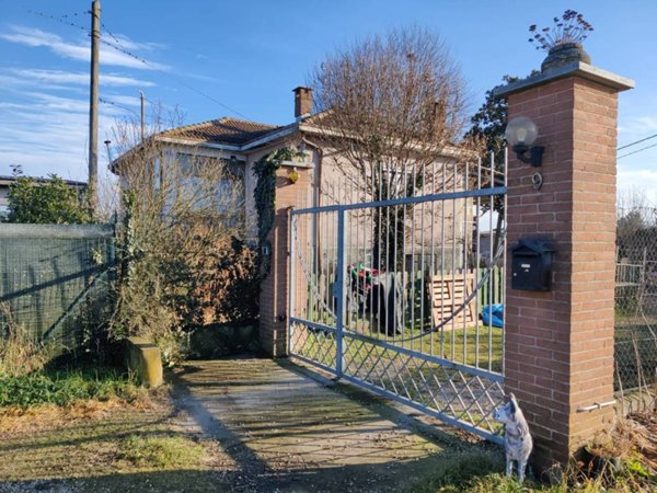 casa indipendente in vendita a Carignano