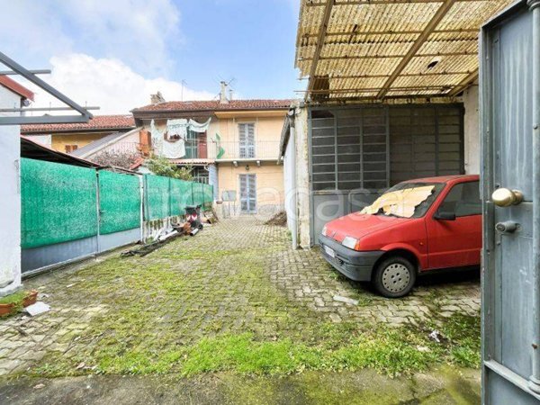 casa indipendente in vendita a Carignano