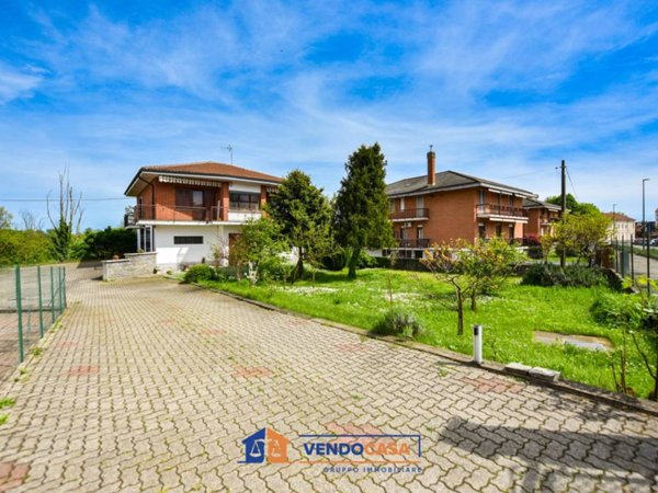 casa indipendente in vendita a Carignano