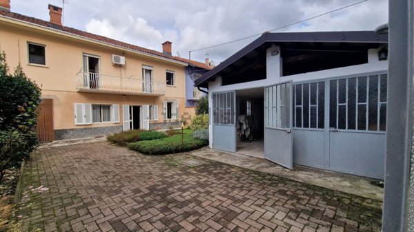 casa semindipendente in vendita a Carignano