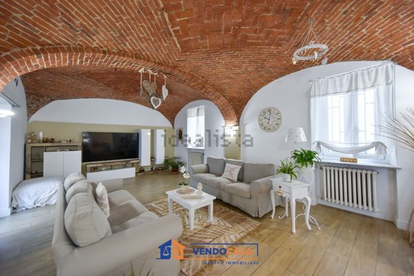 casa indipendente in vendita a Carignano