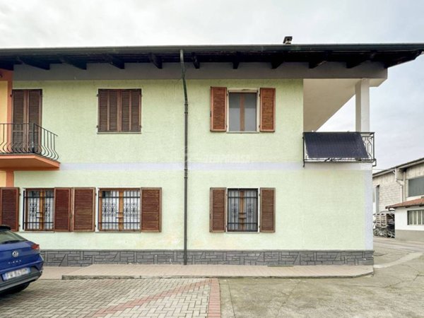 casa indipendente in vendita a Carignano