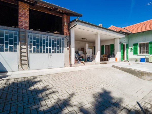 casa indipendente in vendita a Carignano