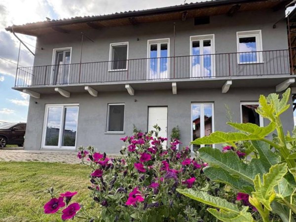 casa indipendente in vendita a Carignano