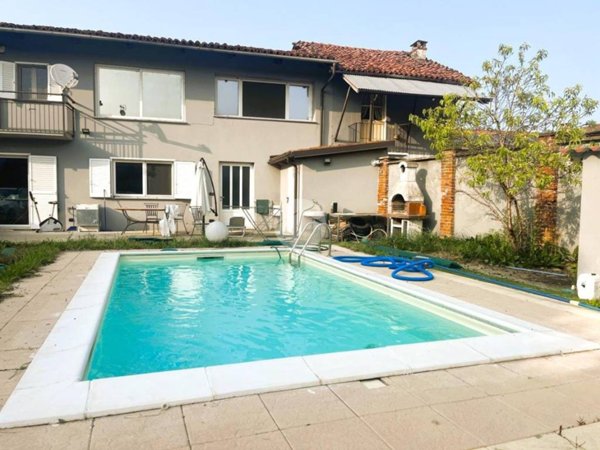 casa indipendente in vendita a Carignano