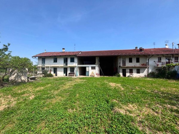 casa indipendente in vendita a Carignano