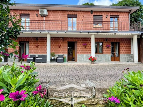 casa indipendente in vendita a Carignano