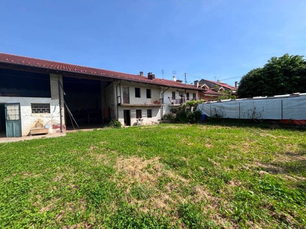 casa indipendente in vendita a Carignano
