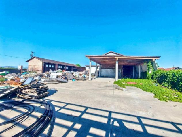 locale di sgombero in vendita a Carignano