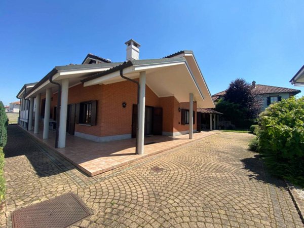 casa indipendente in vendita a Carignano
