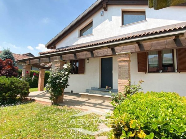 casa indipendente in vendita a Carignano