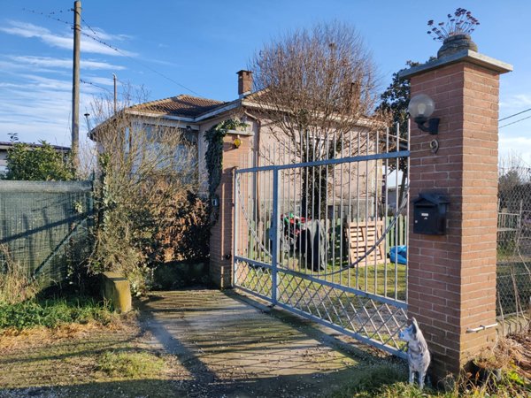 casa indipendente in vendita a Carignano