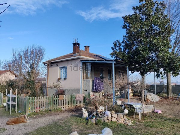 casa indipendente in vendita a Carignano