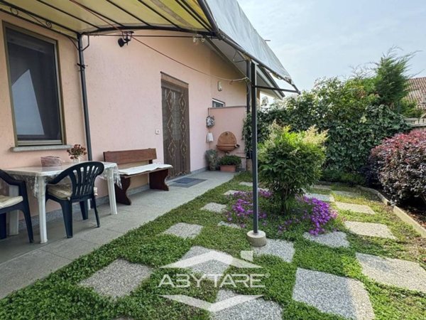 casa indipendente in vendita a Carignano