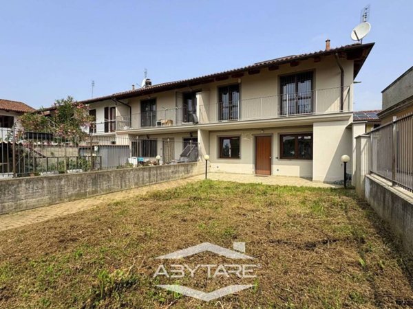 casa indipendente in vendita a Carignano