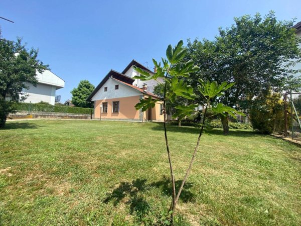 casa indipendente in vendita a Carignano