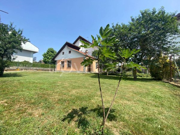 casa indipendente in vendita a Carignano