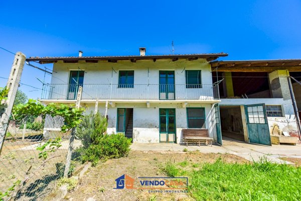 casa indipendente in vendita a Carignano