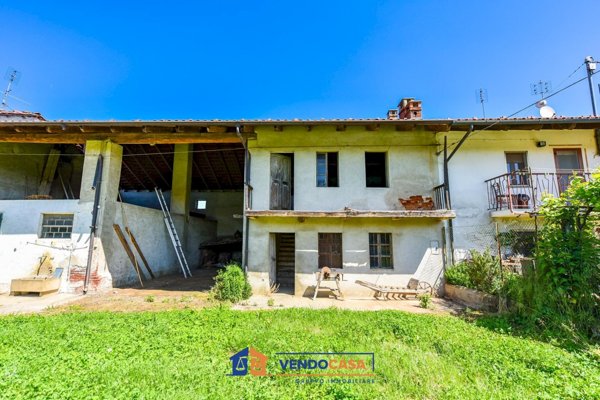 casa indipendente in vendita a Carignano