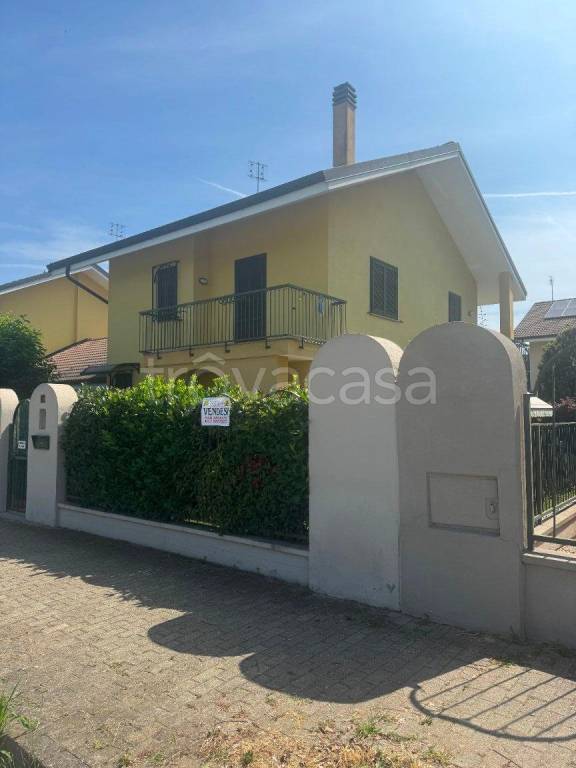 casa indipendente in vendita a Carignano