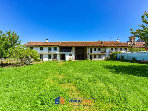 casa indipendente in vendita a Carignano