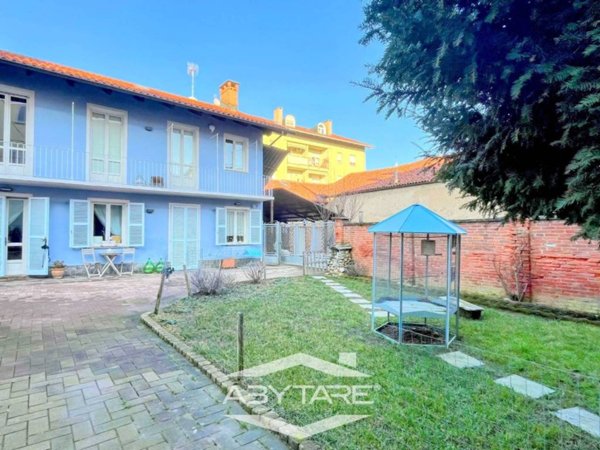 casa indipendente in vendita a Carignano