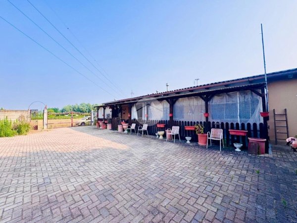 casa indipendente in vendita a Carignano