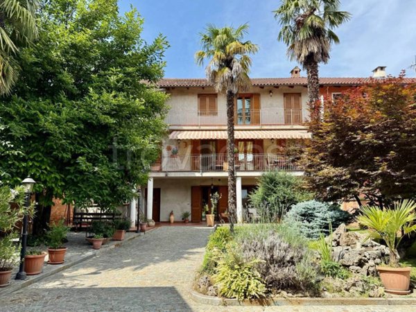 casa indipendente in vendita a Carignano