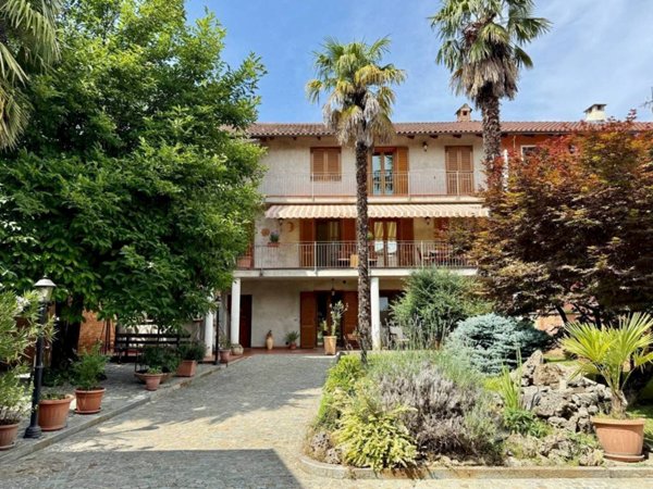 casa indipendente in vendita a Carignano