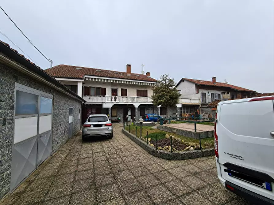 casa indipendente in vendita a Carignano